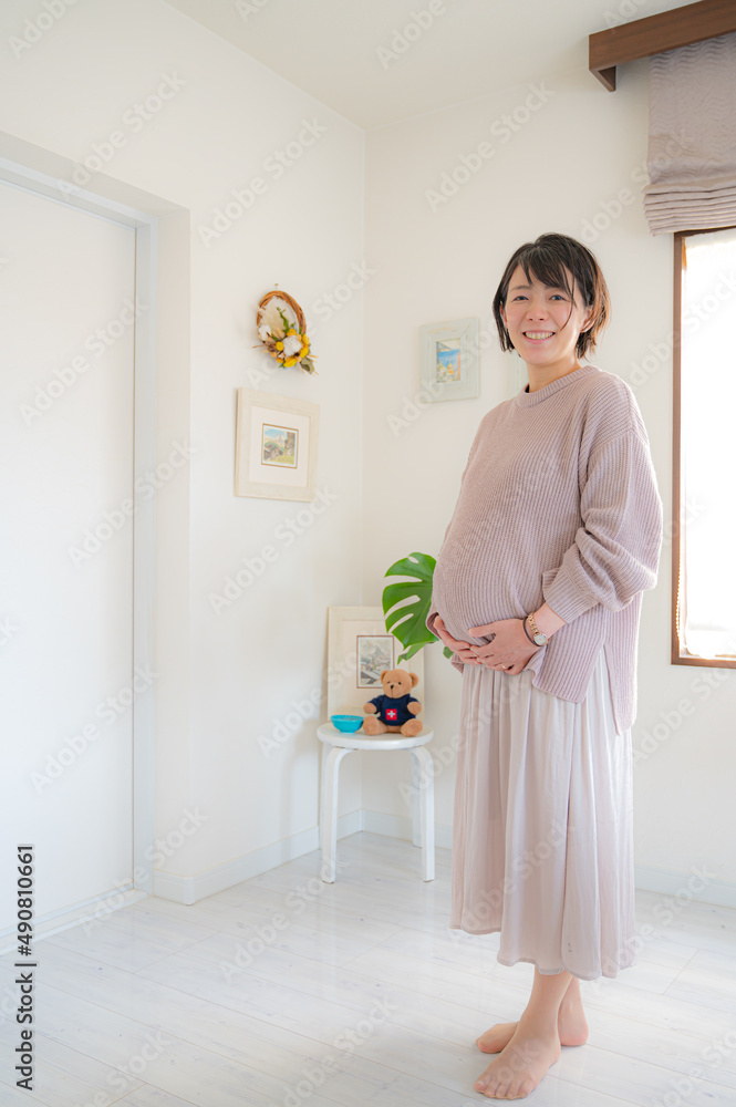 白い部屋と妊婦 白い部屋と妊婦
