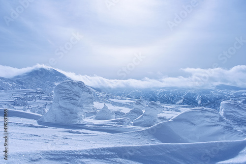 樹氷 / Ice Monster 薄っすらとハロが見える樹氷風景です。