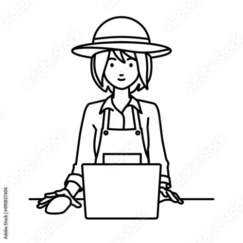 デスクで座ってPCを使っている農家の女性