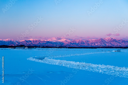 北海道冬の風景　日高山脈の朝焼け