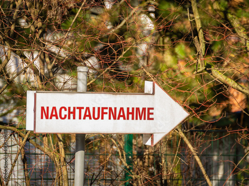 Hinweisschild "NACHTAUFNAHME"