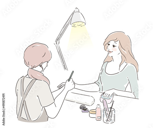 ネイルサロンで施術を受けるかわいい女性　甘皮処理