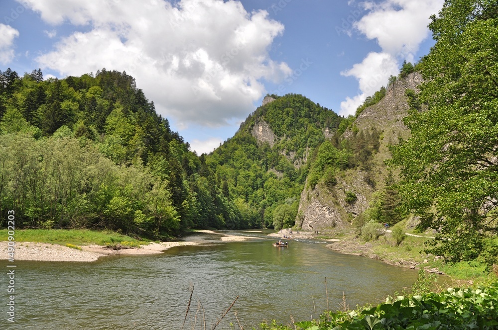 Rzeka Dunajec, Pieniński Park Narodowy, woda, zieleń, Stock Photo ...