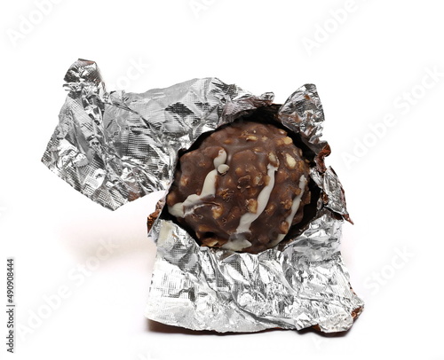 Εκτύπωση καμβά Round hazelnut unwrapped chocolate ball with silver aluminum wrapping foil isola