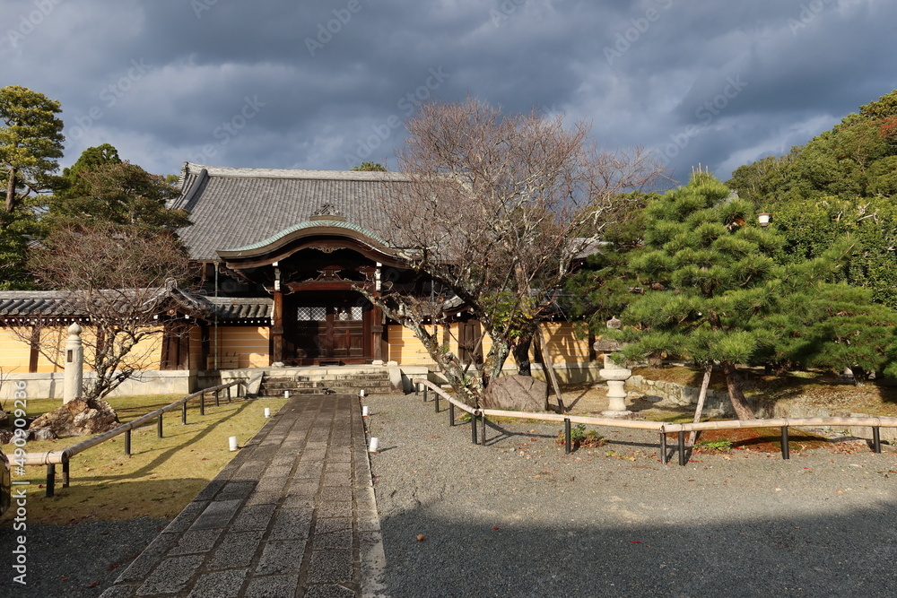 Shusetsu-in Subordinate Temple in the precincts of Konkai-koumyou-ji in Kyoto City in Japan 日本の京都市にある金戒光明寺境内の末寺衆摂院 Shusetsu-in Subordinate Temple in the precincts of Konkai-koumyou-ji in Kyoto City in Japan 日本の京都市にある金戒光明寺境内の末寺衆摂院