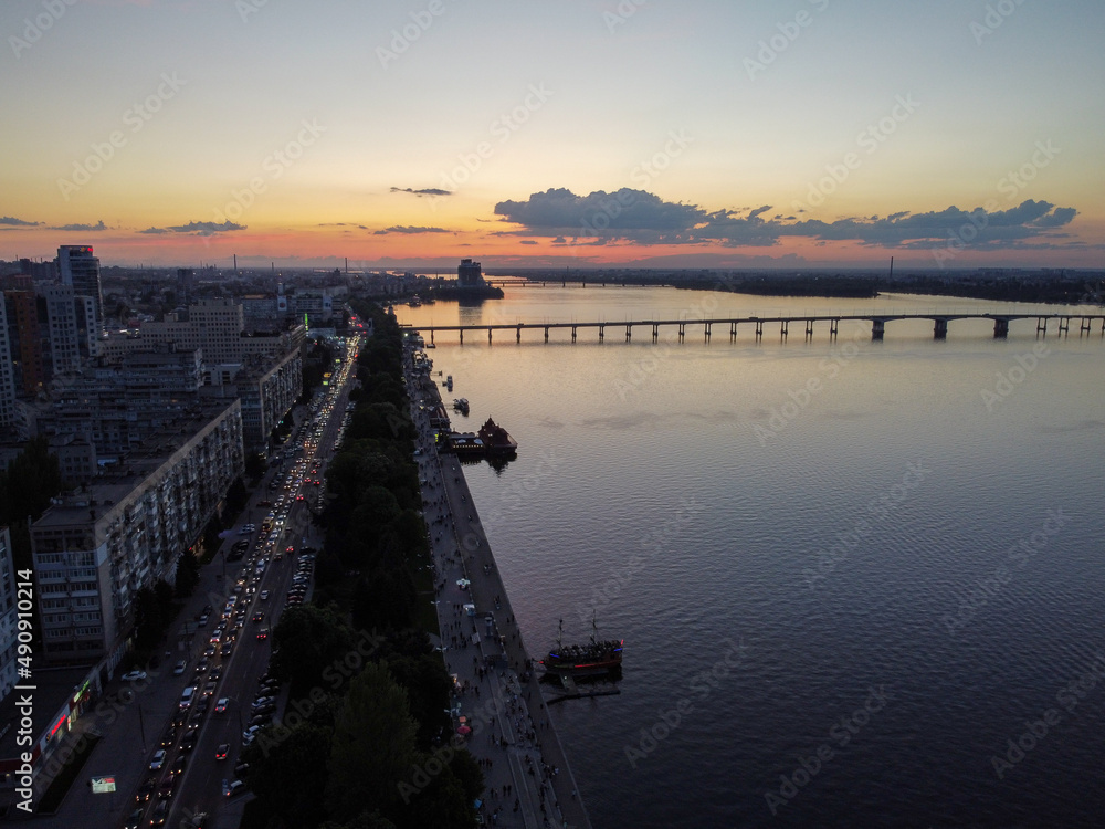 Obraz premium Dnipro, Ukraine.Sunset view on the Dnieper river. 