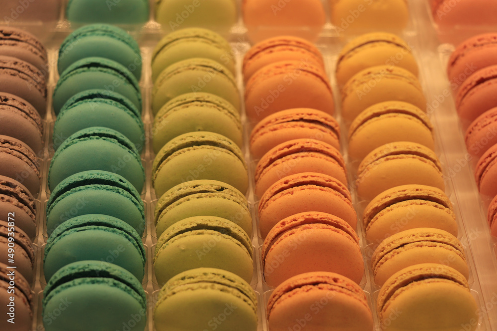 Fototapeta premium Colorful macarons in a shop