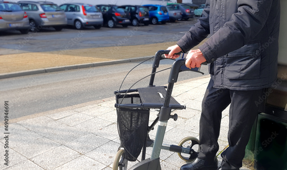 Obraz premium Old man with a walker waiting for the bus