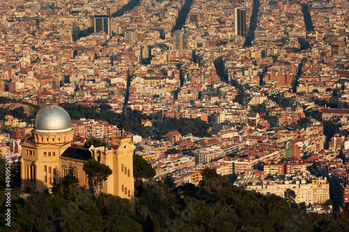Fabra Observatory Barcelona astronomiczne teleskop kopuła miasto Tibidabo widok na Sarrià-Sant Gervasi photo