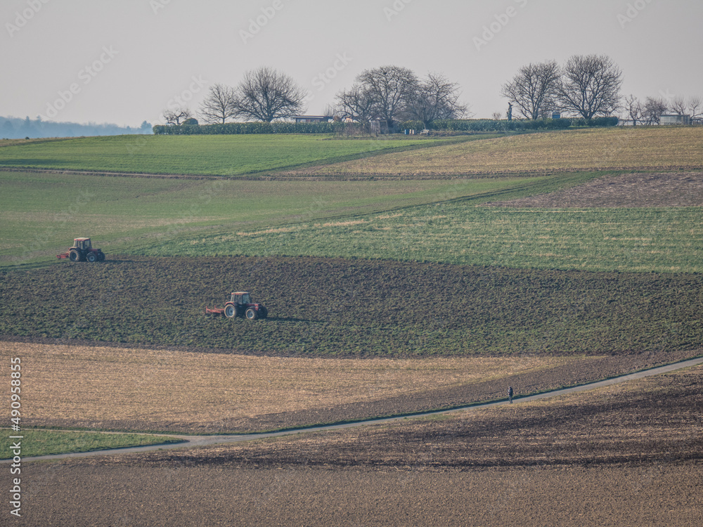 Obraz premium Traktor auf dem Feld