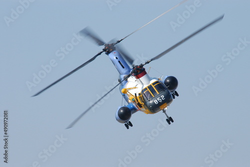 Fototapeta Naklejka Na Ścianę i Meble -  航空自衛隊救難ヘリコプター・V-107 -Front view of military rescue helicopter V-107-