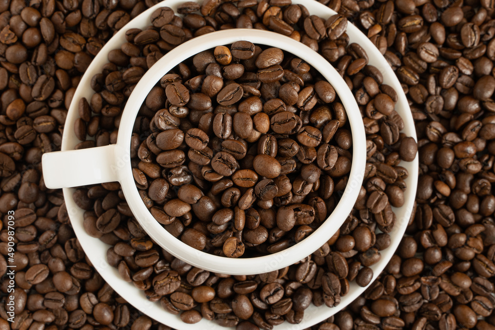 Fototapeta premium coffee bean foot background with ceramic cup and saucer