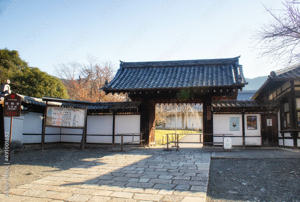 京都、醍醐寺の霊宝館の入り口の景色