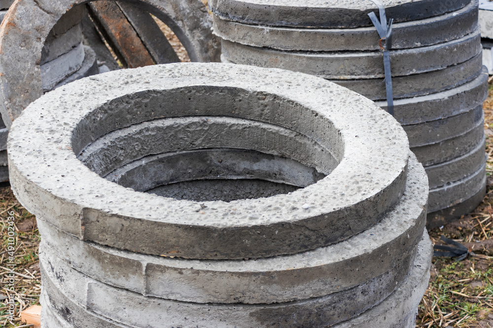 Deep Well Guard Rings Foto de Reinforced concrete rings and slabs for wells on the ...