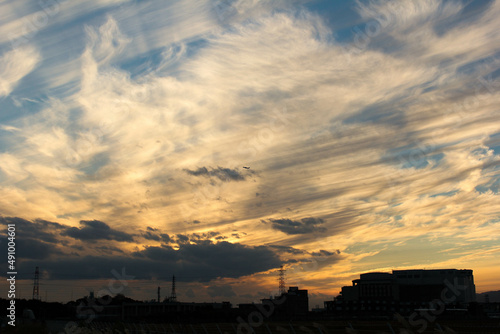 夕日に染まった雲「大阪空港」 © yoshitani