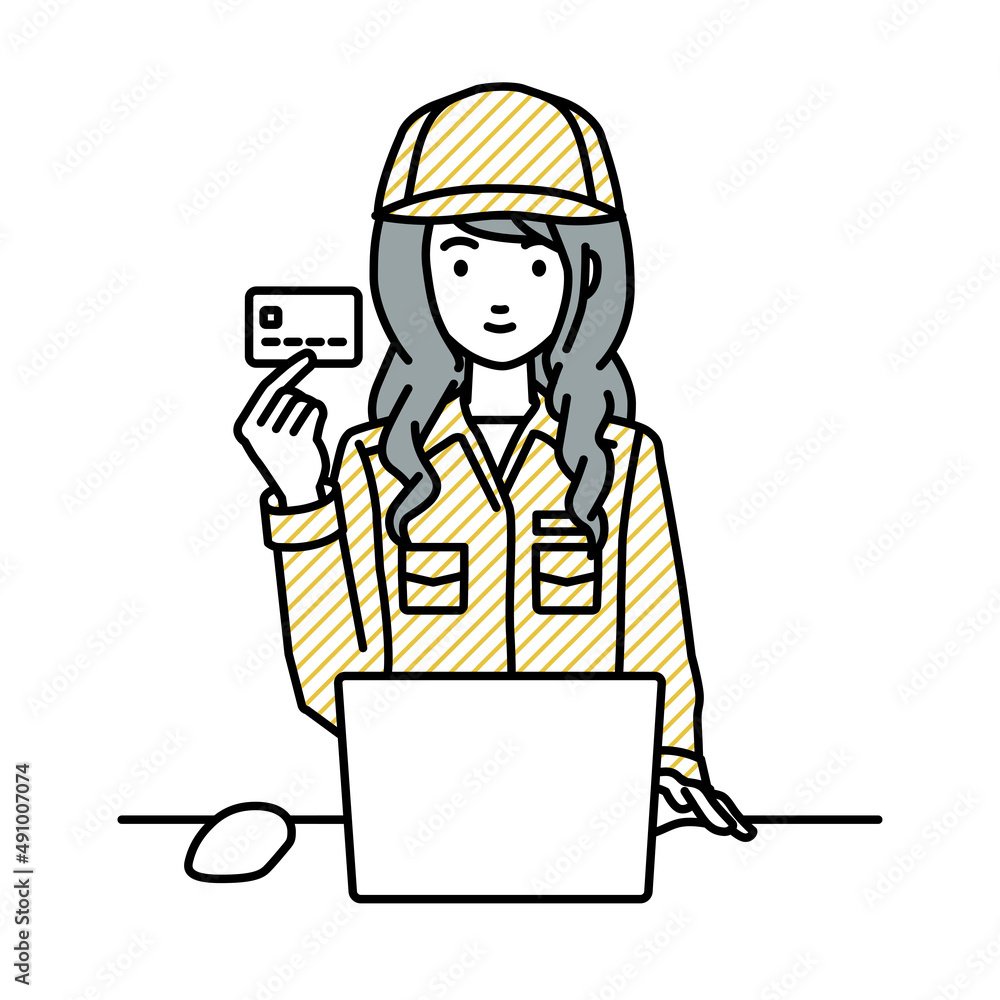 デスクで座ってPCを使いながらクレジットカードを手に持っている作業員の女性 デスクで座ってPCを使いながらクレジットカードを手に持っている作業員の女性