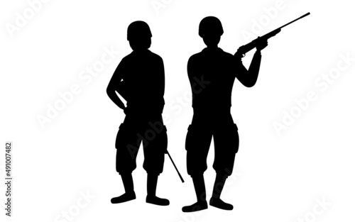 ライフル銃を構える兵士2人のシルエット、戦争やサバゲー