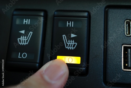 車のシートヒータONのボタン photo