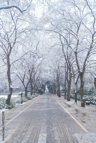 Winter snow scene in Moshan Scenic Area, East Lake, Wuhan, Hubei © Hao