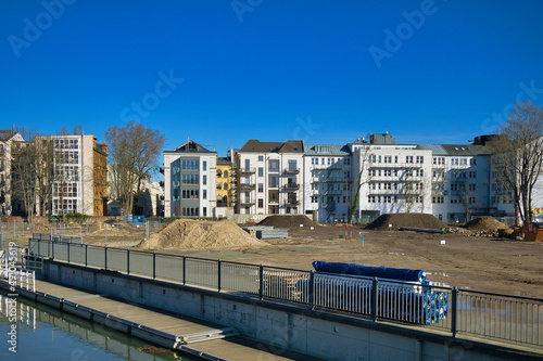 Baustelle neuer Stadthafen in Leipzig, Elstermühlgraben, blauer Himmel © Mark Lämmchen 