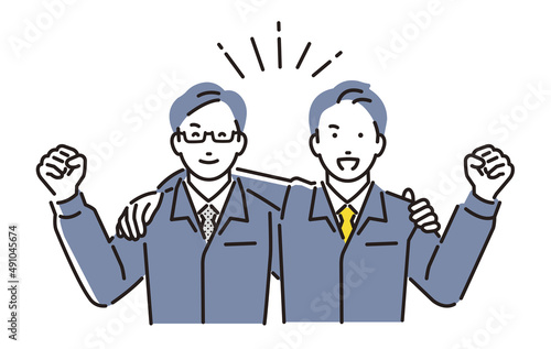 肩を組んでガッツポーズをする作業着の男性