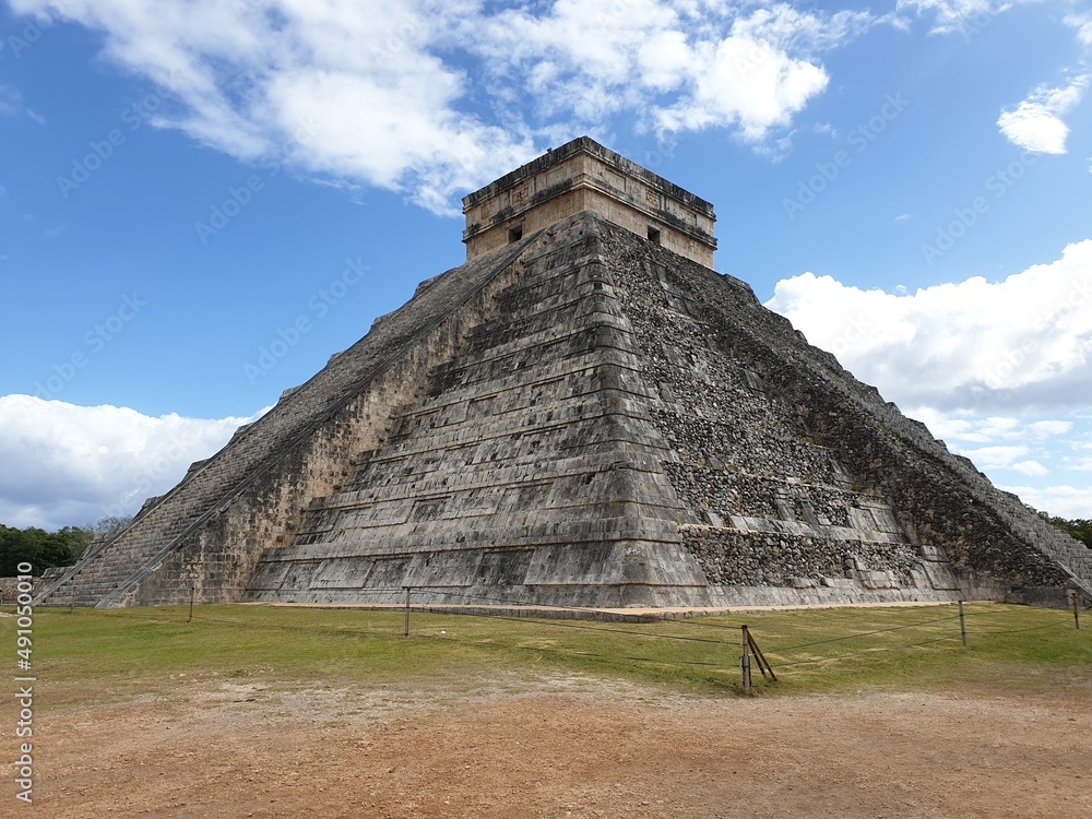 Citzen Itza Maya Temple Yucatán Mexico