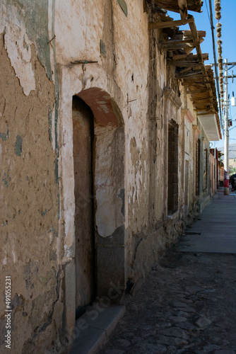 fotografia arquitectonica colonial de casas antiguas y estructuras viejas