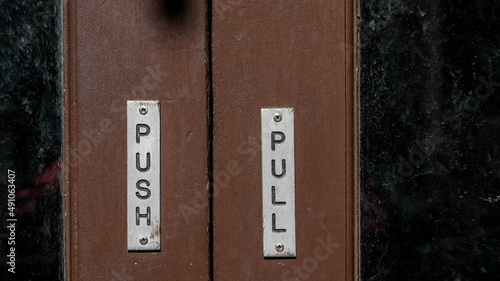 Fotografia Close up from push and pull text on doors