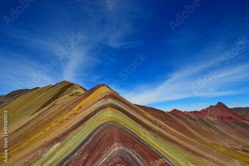 Touristenattraktion Rainbow Mountain Vinicuna in Peru © KEULE
