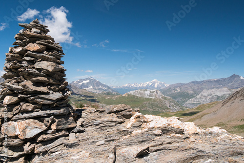 cairn au col de la Rocheure, vue sur le Mont Blanc © sonia