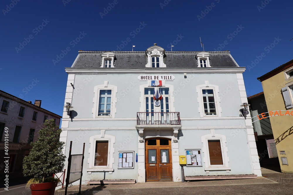 La mairie du village, ville de Cuisery, département de Saône et Loire, France