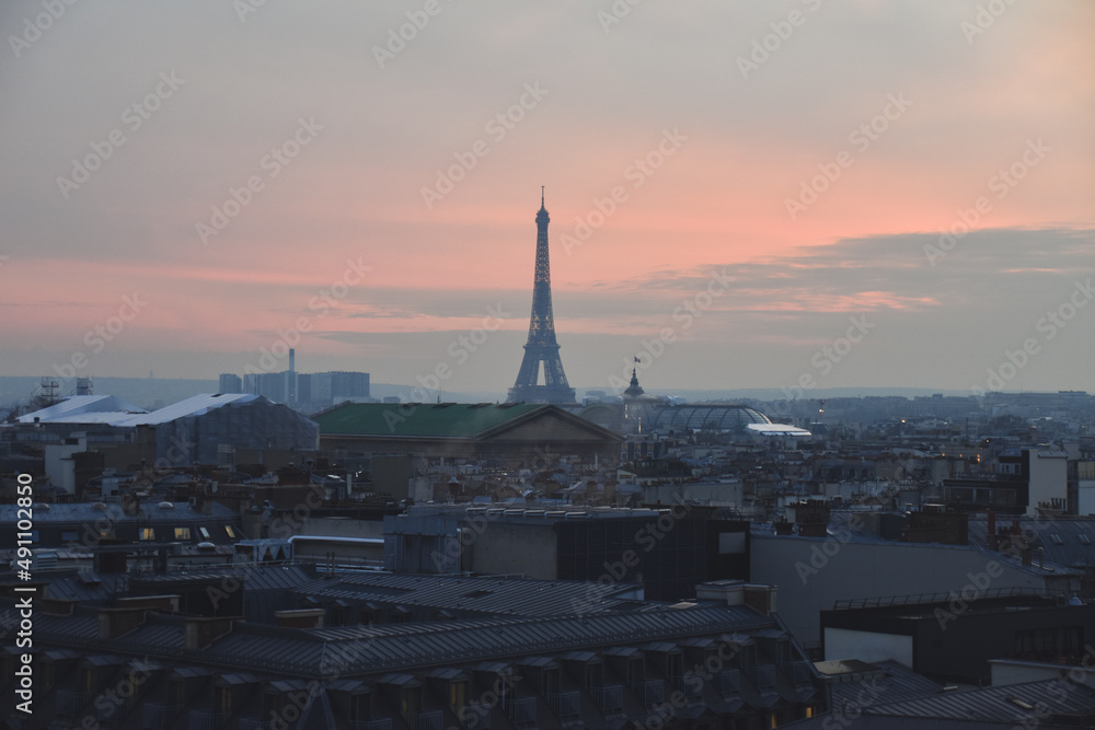 Foto de la Torre Eiffel con el atardecer, París, Francia