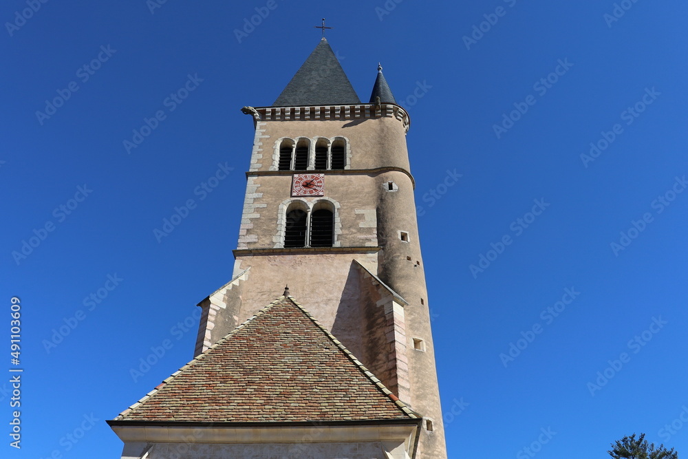 L'église catholique Notre Dame, construite au 16ème siècle, vue de l'extérieur, ville de Cuisery, département de Saône et Loire, France