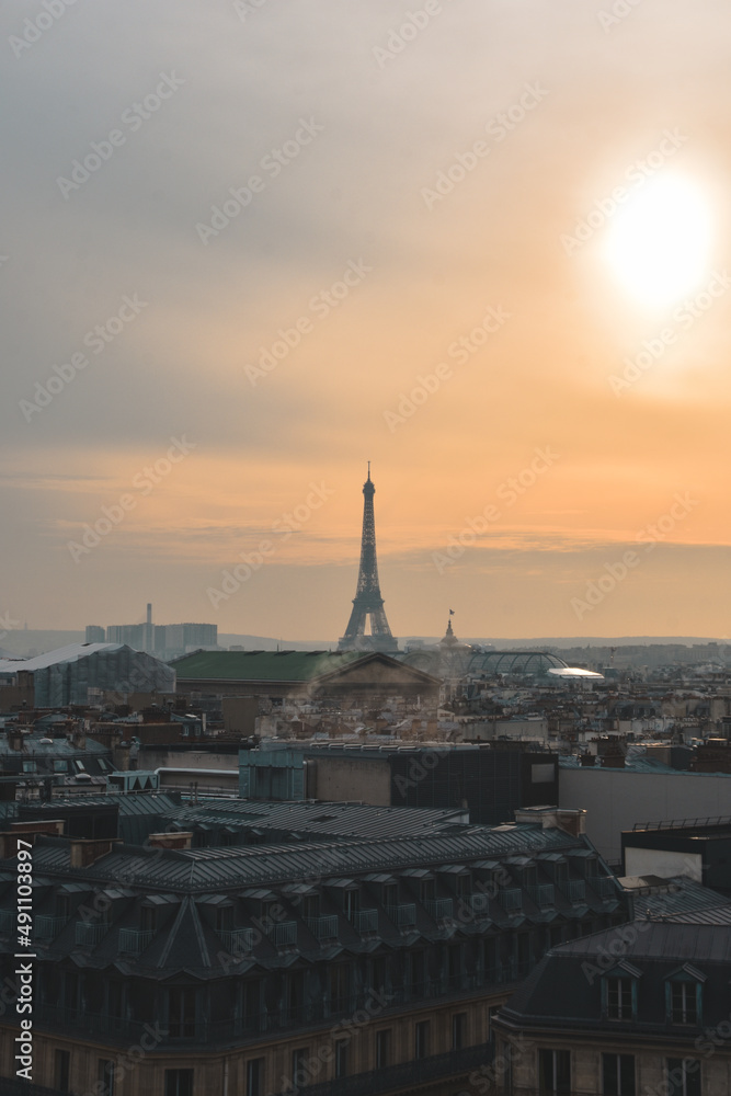 Foto del atardecer en París con la Torre Eiffel, Francia