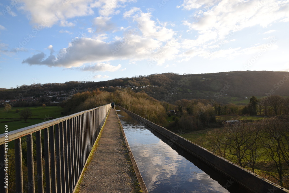 the canal on top of the Pontcysyllte aqueduct 