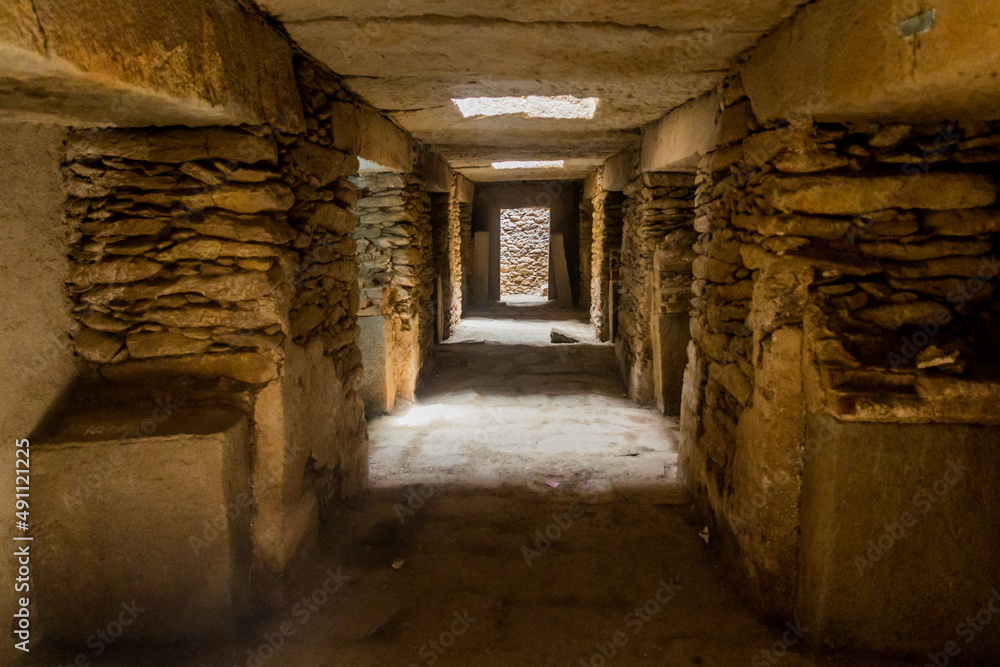 Obraz premium AXUM, ETHIOPIA - MARCH 19, 2019: Mausoleum at the Northern stelae field in Axum, Ethiopia
