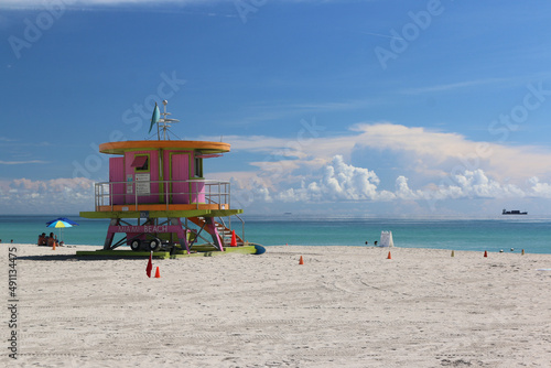 Pink Lifeguard Stand © elvis santana