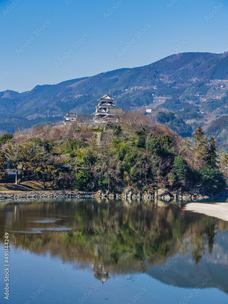 肱川沿いの高台に聳える大洲城