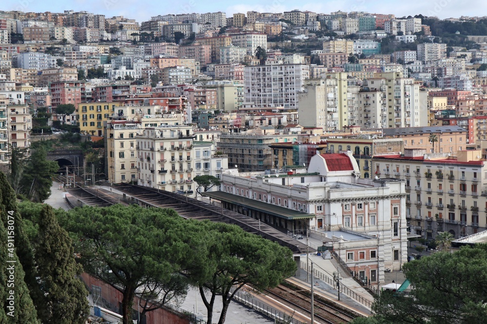 Napoli - Stazione di Mergellina dal Parco Vergiliano a Piedigrotta