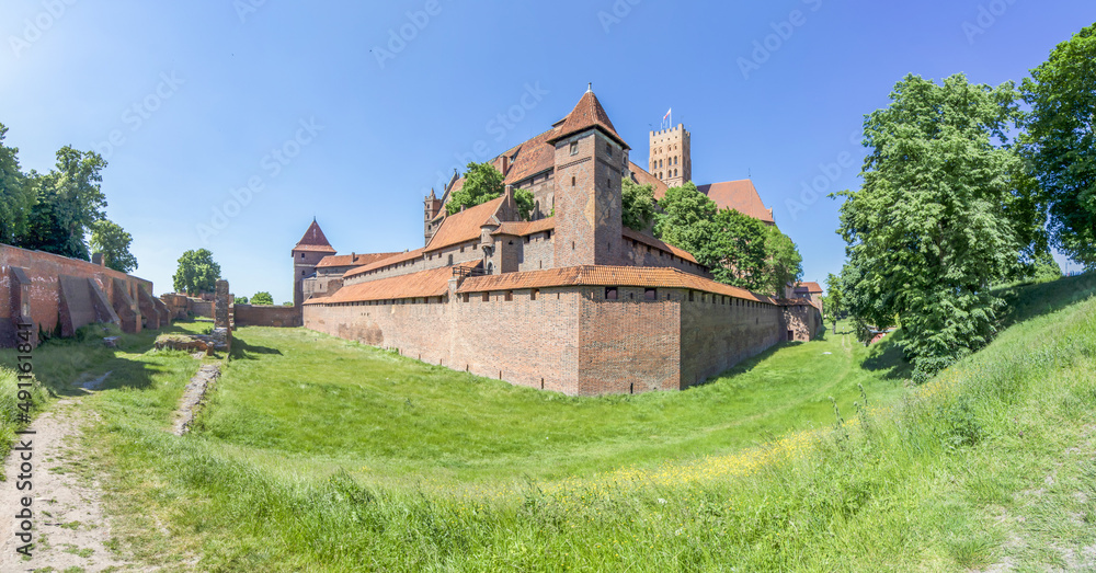 Malbork, Poland - largest castle in the world by land area, and a Unesco World Heritage Site, the Malbork Castle is a wonderful exemple of Teutonic fortress Malbork, Poland - largest castle in the world by land area, and a Unesco World Heritage Site, the Malbork Castle is a wonderful exemple of Teutonic fortress