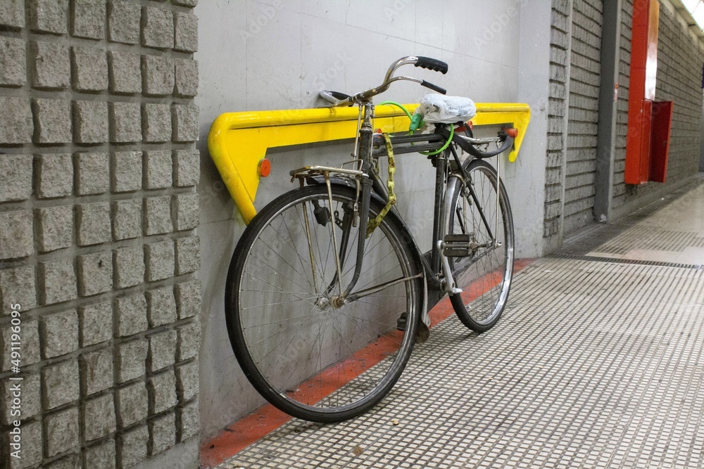 evocative image of a man's bicycle tied to a subway rail
from Milan evocative image of a man's bicycle tied to a subway rail
from Milan