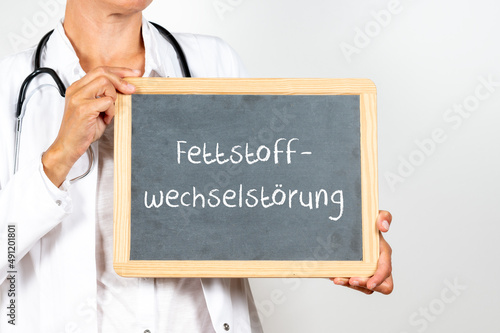 Wallpaper Mural Eine Ärztin mit einer Tafel auf der Fettstoffwechselstörung steht Torontodigital.ca
