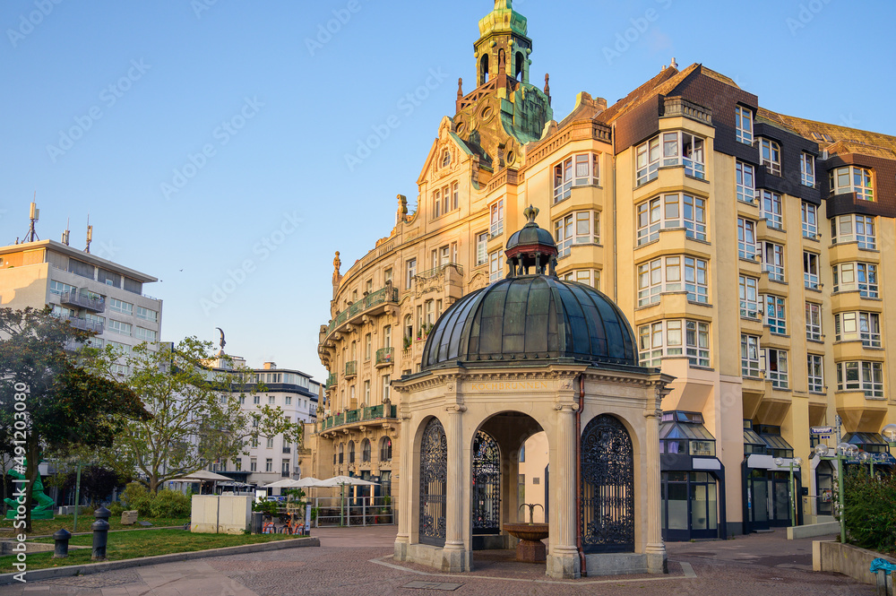 Obraz premium Famous Hot Spring, Wiesbaden - Germany