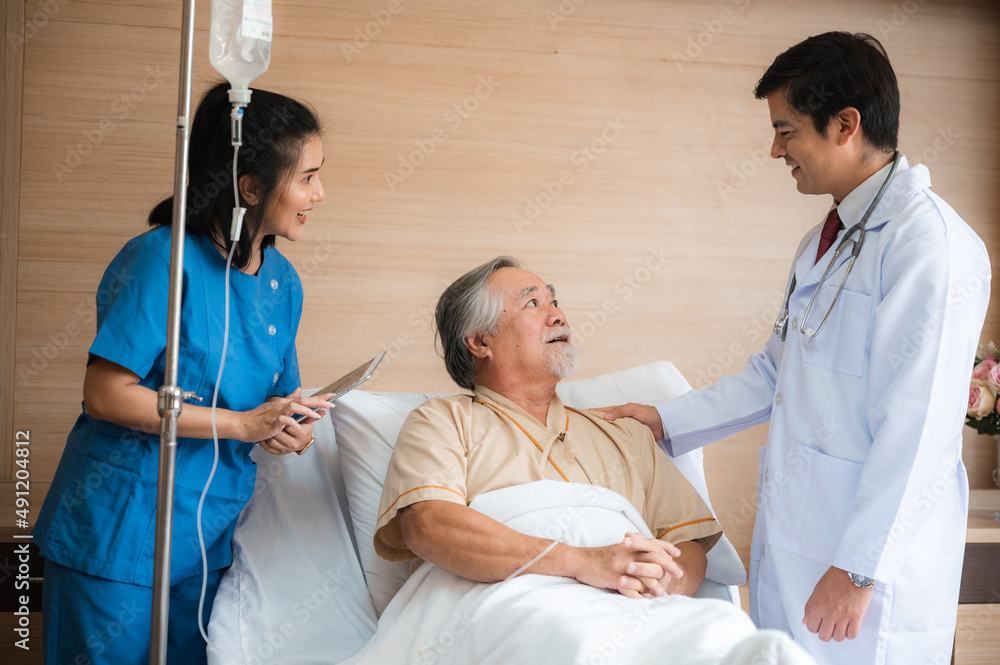 Obraz premium health insurance concept, Elderly patients living in hospital for medical checking by professional doctor and support by nurse, medicine health care for senior person