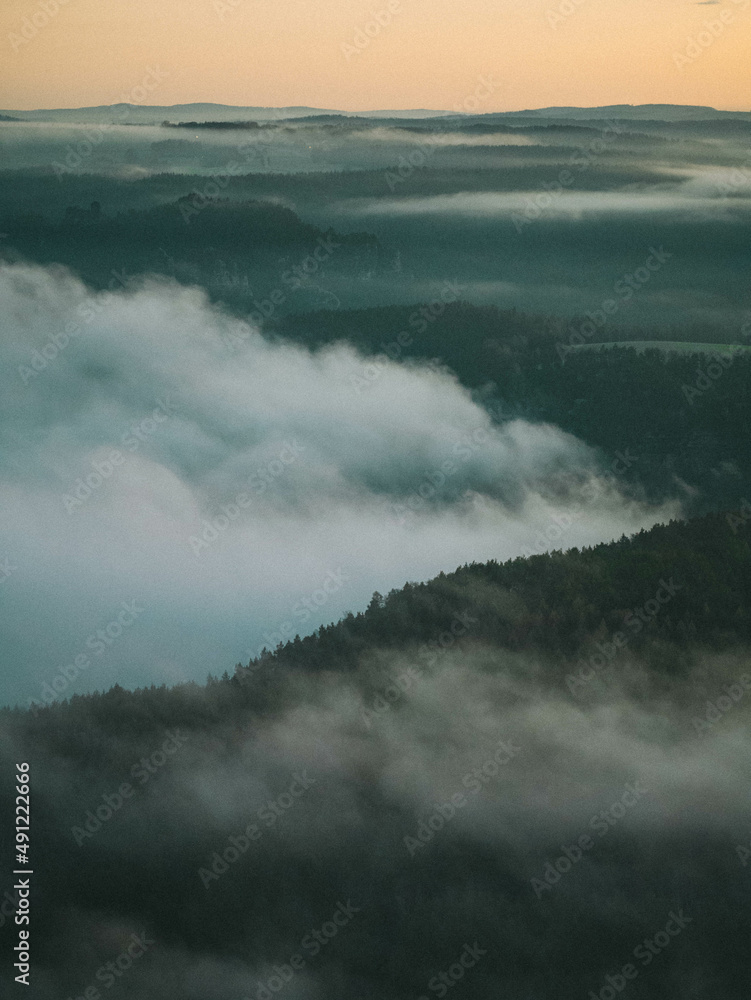 Sonnenaufgang mit Nebel in der Sächsischen Schweiz Sonnenaufgang mit Nebel in der Sächsischen Schweiz