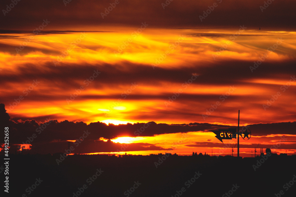 Naklejka premium sunset over the sea