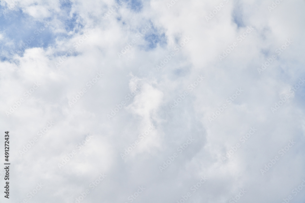 Fototapeta premium Beatiful blue sky with clouds on a sunny day