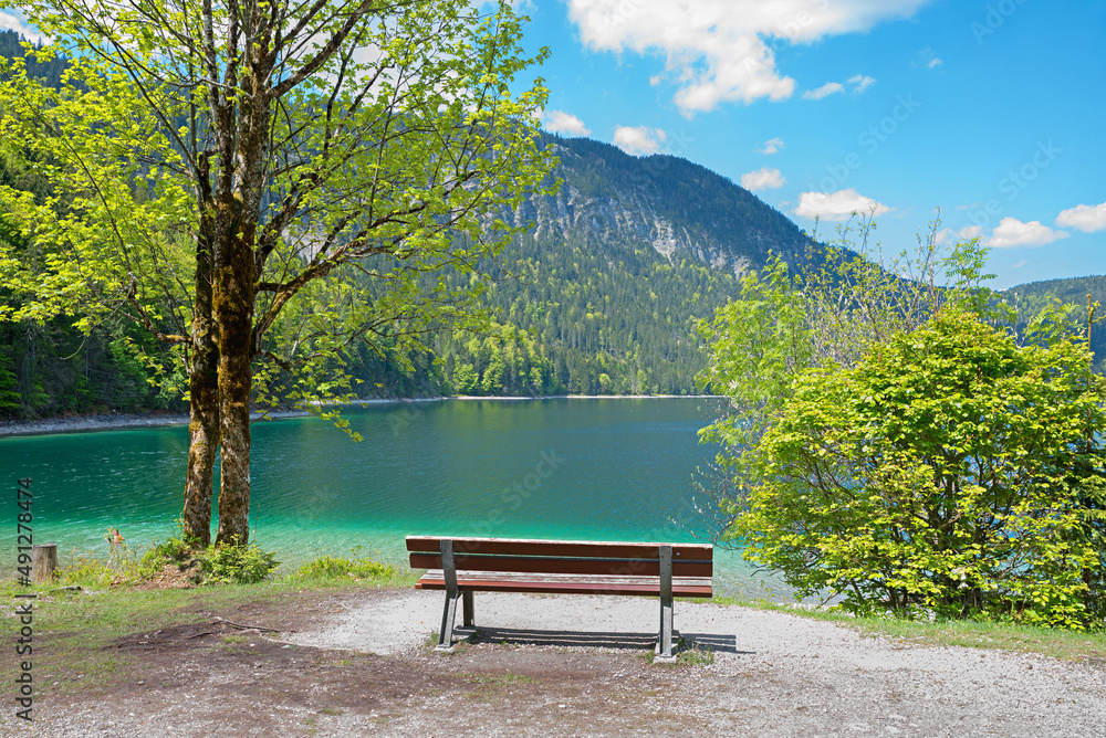 walkway around lake Eibsee, bavarian tourist resort, place with bench