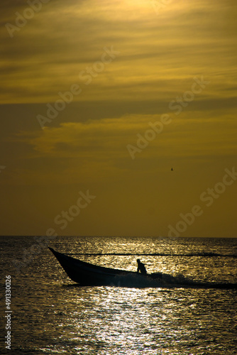 La hora magica, colores vibrantes, olas que bailan y momentos para soñar que siempre hay un regalo que el atardecer nos brinda