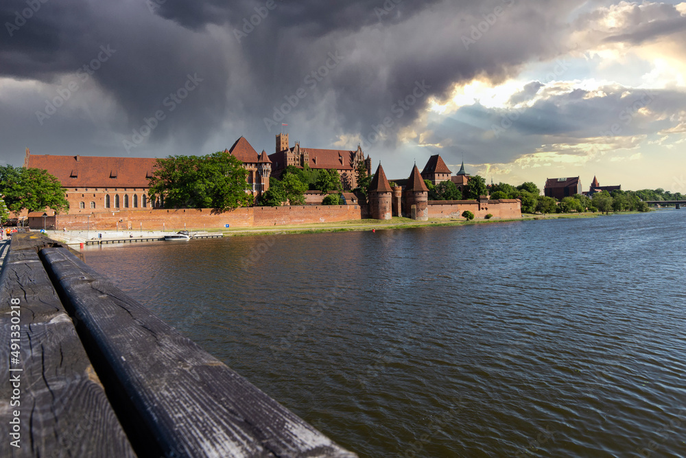 Fototapeta premium Unwetterwolken über der Marienburg 